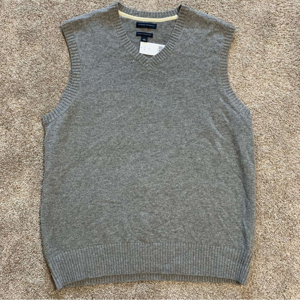 NWT Banana Republic Sweater Vest Gray Italian Yarn Merino Wool Mens XL Preppy